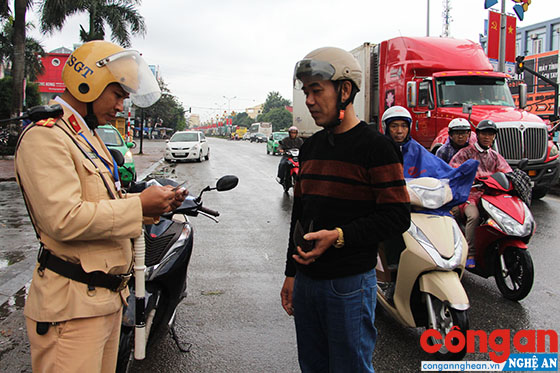Cảnh sát Giao thông thực hiện nhiệm vụ trong những ngày giáp Tết
