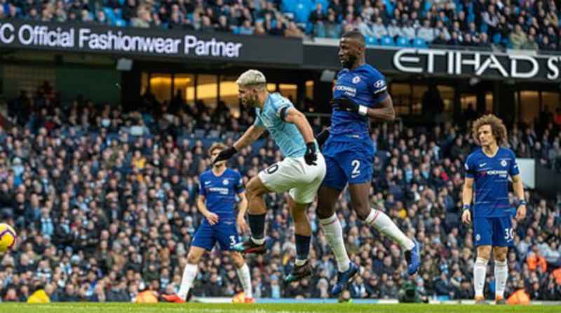 Thua tan tác Man 'xanh', Chelsea đưa Man 'đỏ' vào top 4