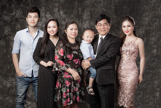 Nghệ sĩ nhân dân Tiến Dũng hạnh phúc bên gia đình nhỏ của mình