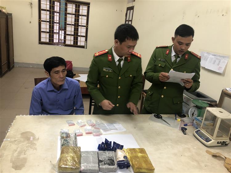 Công an TP Vinh tổ chức giám định tang vật trong một chuyên án