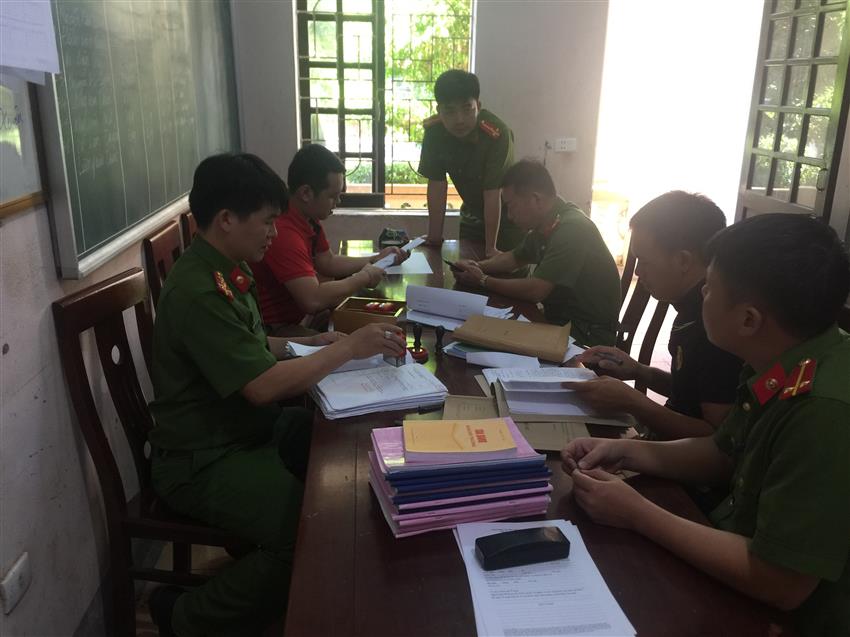 Đội Cảnh sát ĐTTP về Hình sự - Kinh tế - Ma túy Công an huyện Tương Dương họp bàn kế hoạch phá án