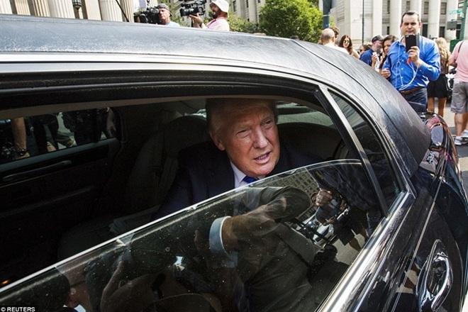 Tổng thống Mỹ Donald Trump trên chiếc 
