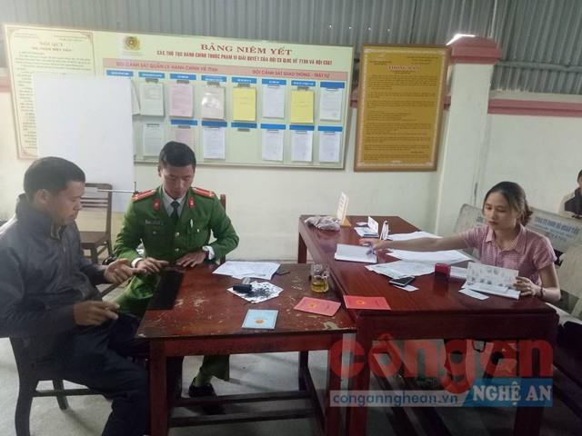 Công an huyện Quỳnh Lưu: Tăng cường làm CMND những ngày đầu năm mới