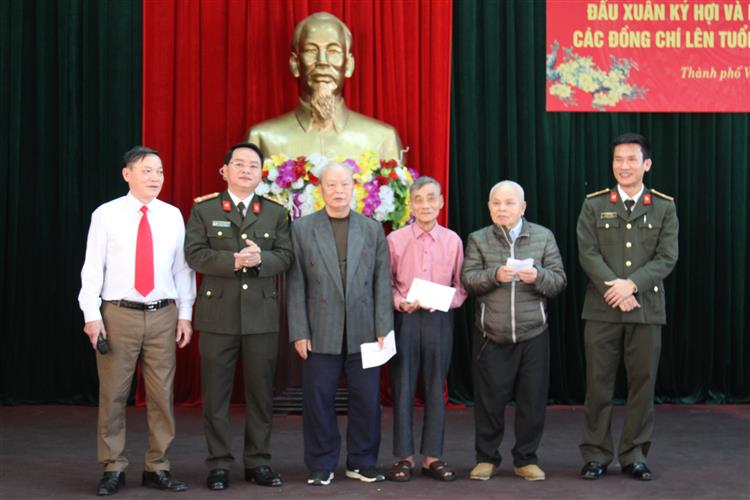 Gặp mặt Câu lạc bộ Công an hưu trí TP Vinh