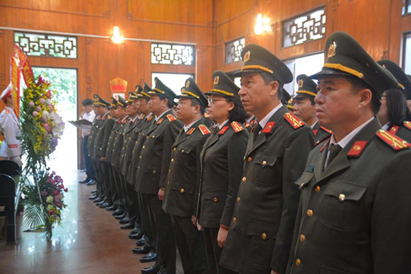 Đoàn đại biểu trước Anh linh Chủ tịch Hồ Chí Minh