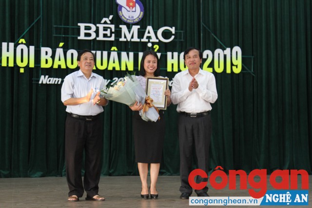 Trao giải A cho tác phẩm truyền hình 