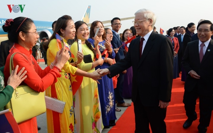 Về phía Việt Nam có Đại sứ Việt Nam tại Lào Nguyễn Bá Hùng cùng đông đảo cán bộ nhân viên Đại sứ quán, đại diện Việt kiều và lưu học sinh Việt Nam tại Lào.