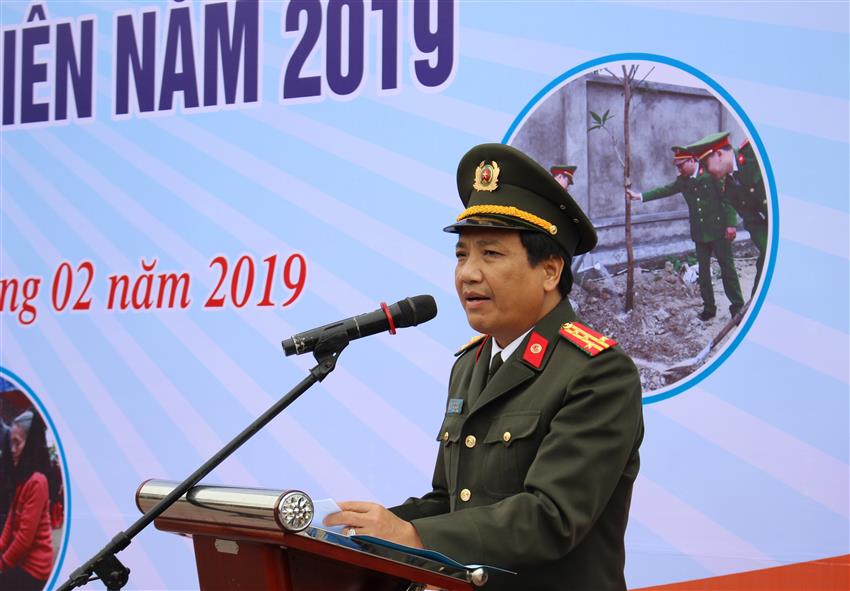 Đồng chí Đại tá Hồ Văn Tứ, Phó Bí thư Đảng ủy, Phó Giám đốc Công an tỉnh phát biểu tại lễ khởi động 