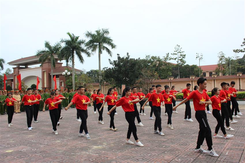 Các tiết mục văn nghệ tại lễ khởi động