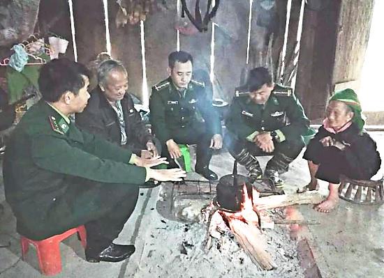 Bản làng mãi nhắc tên anh