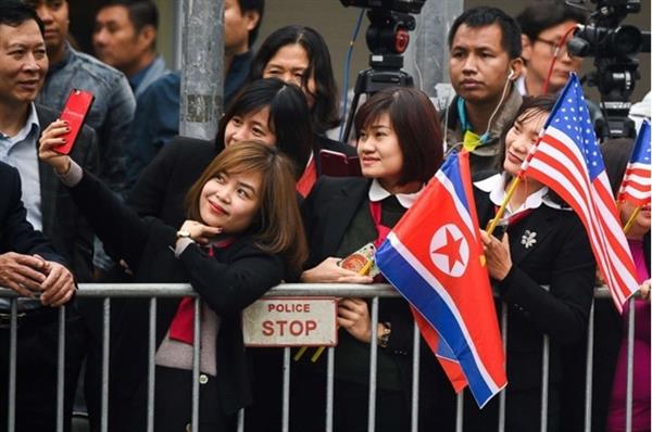 Và người dân thì hào hứng, thân thiện trước sự kiện lịch sử này. ảnh: ABCNews.