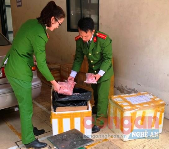 Thu giữ 300 kg thực phẩm không rõ nguồn gốc