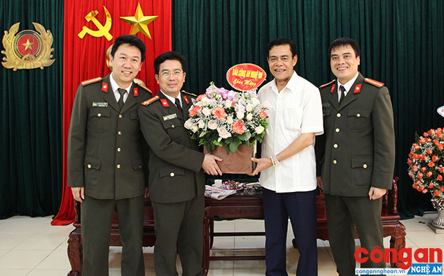 Báo Công an Nghệ An chúc mừng Giám đốc Công an tỉnh Hà Tĩnh