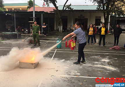 Cán bộ, công nhân viên Bưu điện tập huấn công tác PCCC&CNCH