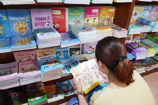 Kiểm soát giá sách giáo khoa bằng cơ chế nào?