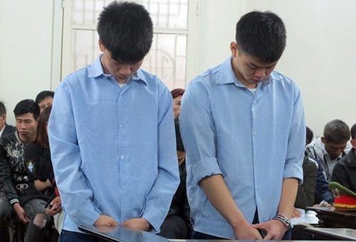 Ném gạch vào người khác, hai thanh niên lĩnh án 34 năm tù