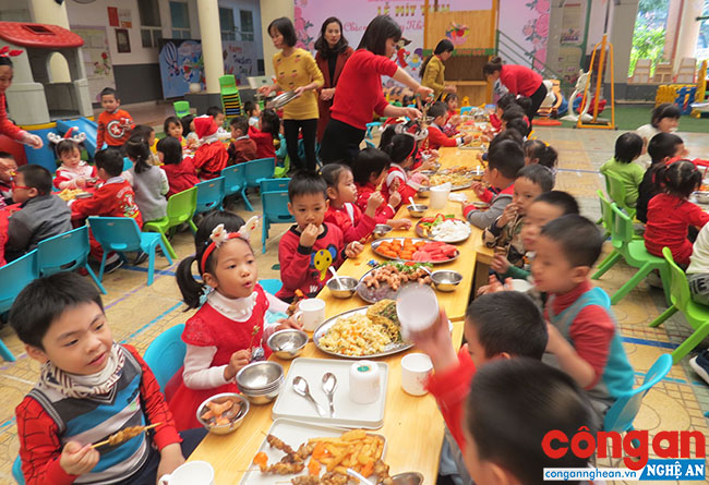 Tăng cường công tác đảm bảo an toàn vệ sinh thực phẩm trong trường học