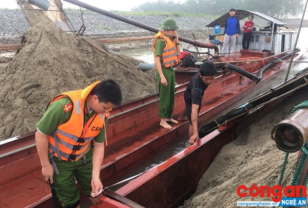 Đấu tranh quyết liệt với các hành vi khai thác cát, sỏi trái phép
