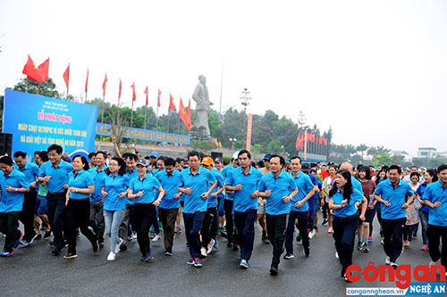 Hơn 1.800 người tham gia 'Ngày chạy Olympic vì sức khỏe toàn dân'