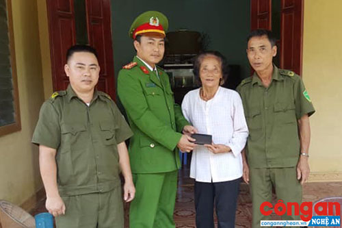 Nhặt được của rơi, trả người đánh mất