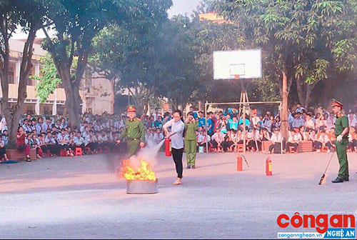 Tuyên truyền phòng cháy chữa cháy và cứu nạn, cứu hộ cho học sinh