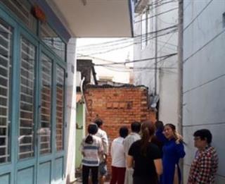 Cảnh giác: Sửa máng xối nước, bị điện giật tử vong