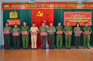 Bế giảng lớp bồi dưỡng chức danh lãnh đạo cấp phòng và tương đương