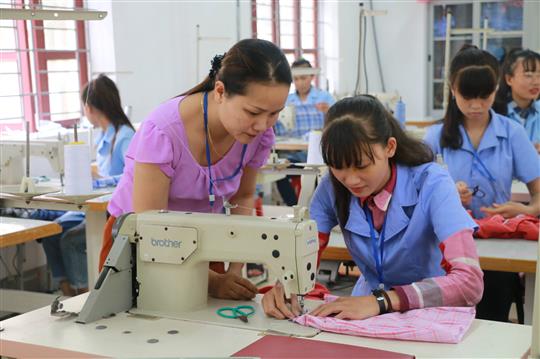 Xung quanh việc dừng đào tạo trung cấp nghề trong trường THPT: Cần có lộ trình