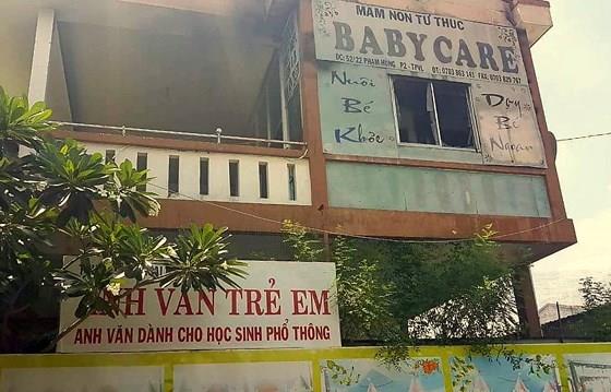 Khói bốc ra từ đám cháy
