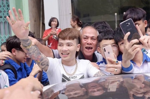 'Thần tượng' lệch lạc - Hồi chuông báo động trong giới trẻ