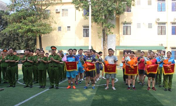 Giải thể thao nhân kỷ niệm ngày truyền thống