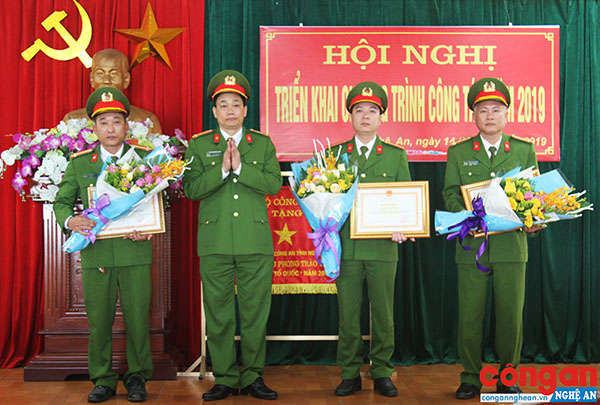 Xứng danh đơn vị anh hùng