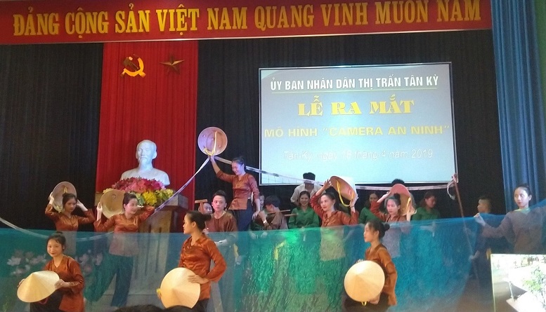 Văn nghệ chào mừng