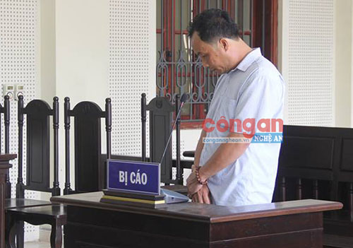 Cái kết đắng cho kẻ sàm sỡ cháu bé hàng xóm