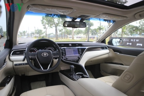 Toyota Camry 2019 có không gian nội thất hiện đại.