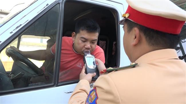 Bộ Công an: Siết chặt kiểm soát nồng độ cồn và ma túy của lái xe