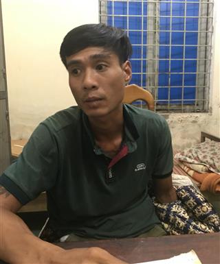 Vận động đối tượng truy nã ra đầu thú