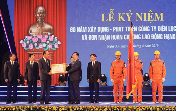 Điện lực Nghệ An kỷ niệm 60 năm Ngày truyền thống và đón nhận Huân chương Lao động hạng Nhì
