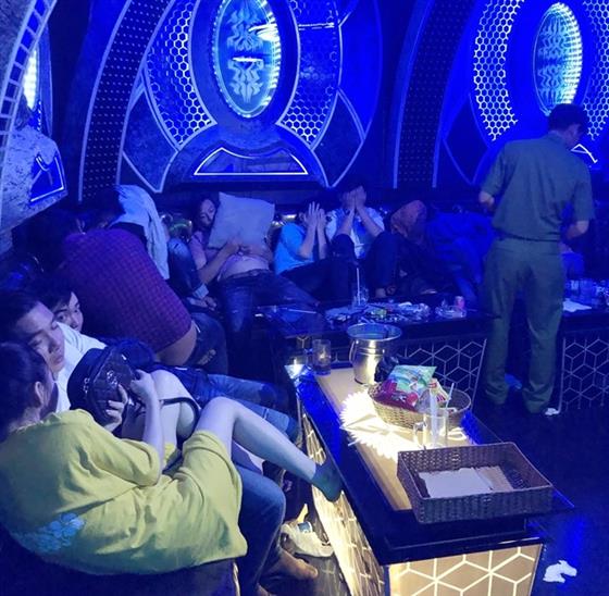 Triệt xóa tụ điểm lắc bầu cua trong cơ sở karaoke
