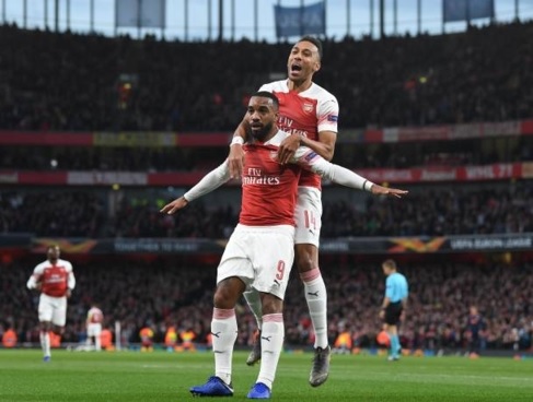 Aubameyang và Lacazette lập công, Arsenal ngược dòng trước Valencia