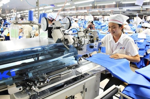 Cần quy định rõ việc tăng ca phải được người lao động đồng thuận. Ảnh: CTV