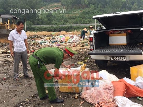 Tiêu hủy gần 300kg thực phẩm không rõ nguồn gốc