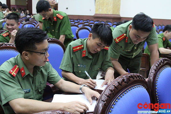 Đoàn viên, thanh niên tình nguyện đảm nhận chức danh Công an xã