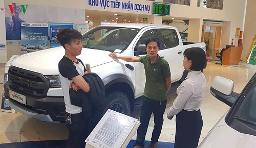 Nhiều khách hàng vẫn thích những mẫu xe nhập khẩu hơn là lắp ráp.