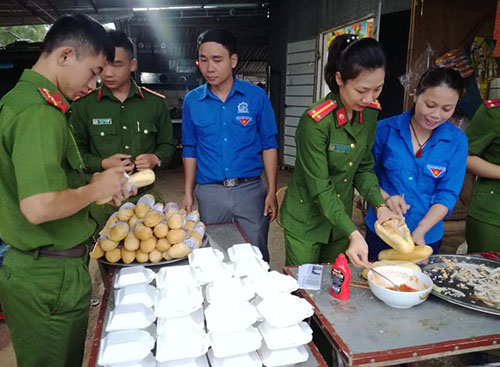 Tuổi trẻ Trại giam số 3 trao 200 suất ăn sáng miễn phí cho học sinh nghèo