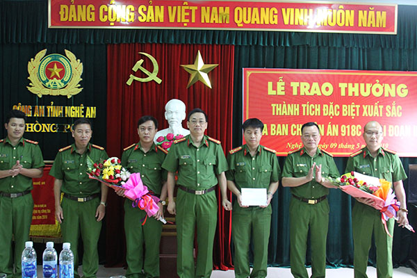 Trao thưởng thành tích đặc biệt xuất sắc của Ban chuyên án 918C- Giai đoạn III