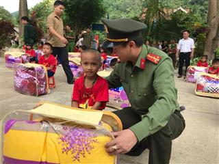 Tự hào tiếp bước cha anh