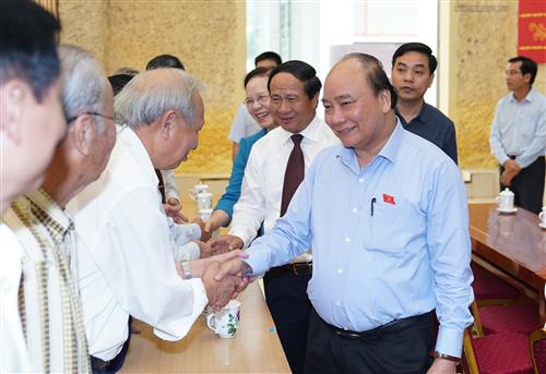 Thủ tướng trả lời cử tri nhiều vấn đề 'nóng'