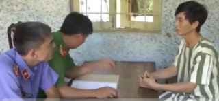 Bé gái bị 2 yêu râu xanh làm có thai