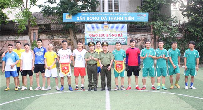 Báo Công an Nghệ An – Phòng Quản lý xuất nhập cảnh: Giao lưu thể thao nhân ngày truyền thống
